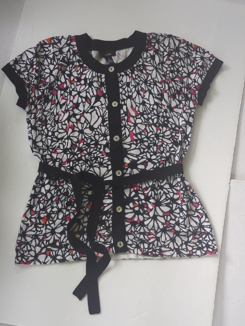 Woman's Alfani Colorful Floral Button-Front Top with Belt. Size M
